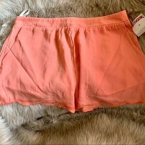 NWT s coral scallop shorts